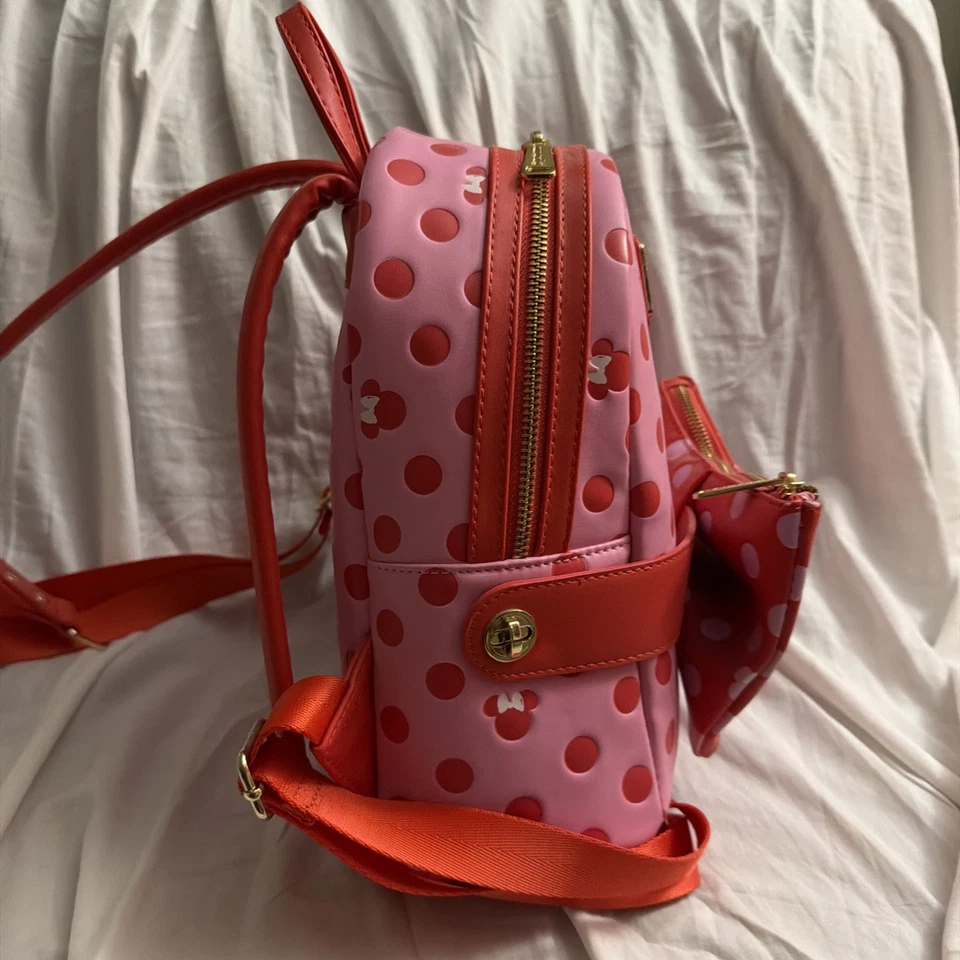 Mini Mochila Loungefly Minnie Mouse Bolinhas Laço Removível Fanny Pack Nova Com Etiqueta - Imagem 4 de 4