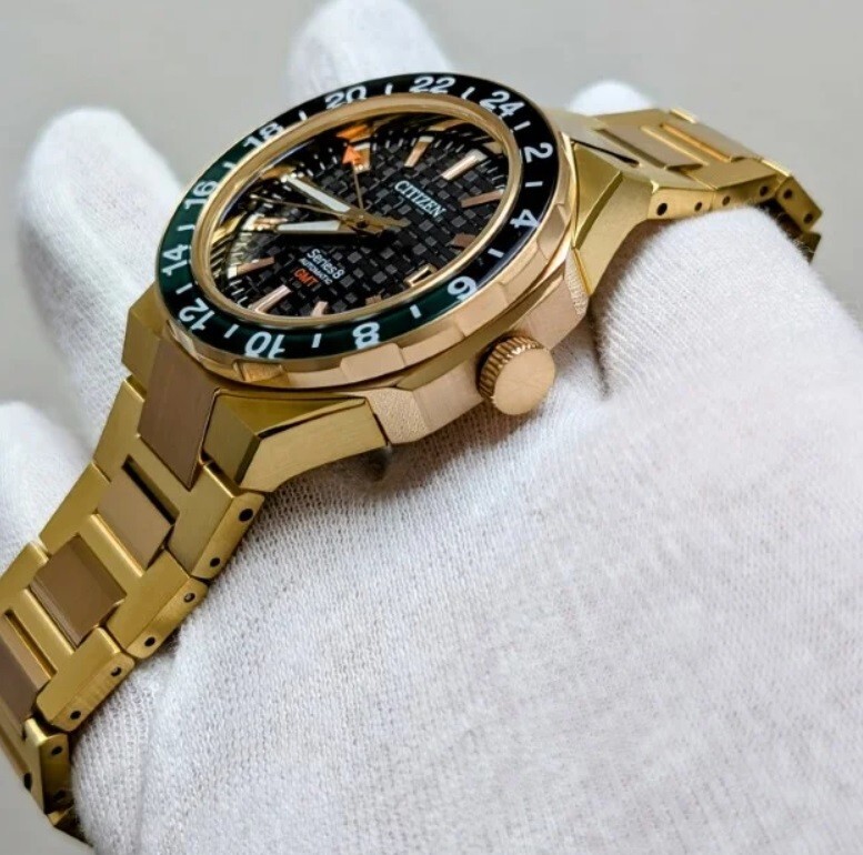 Citizen Series 8 NB6033-51E GMT Gold Tone Black Analog