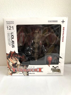REVOLTECH YAMAGUCHI 121 Monster Hunter Rathalos Action Figure FROM