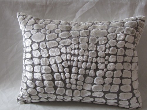 Designers Guild Velvet fabric Nabucco Cushions - Picture 7 of 58