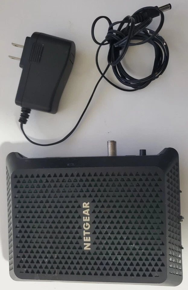 Cable módem de alta velocidad NETGEAR CM700, cable de alimentación DOCSIS 3.0 y Cat5E incluidos Foto 3 de 3