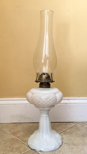 Consolidated Prince Edward Opaque White Milk Glass Oil Kerosene Table Lamp 9½"