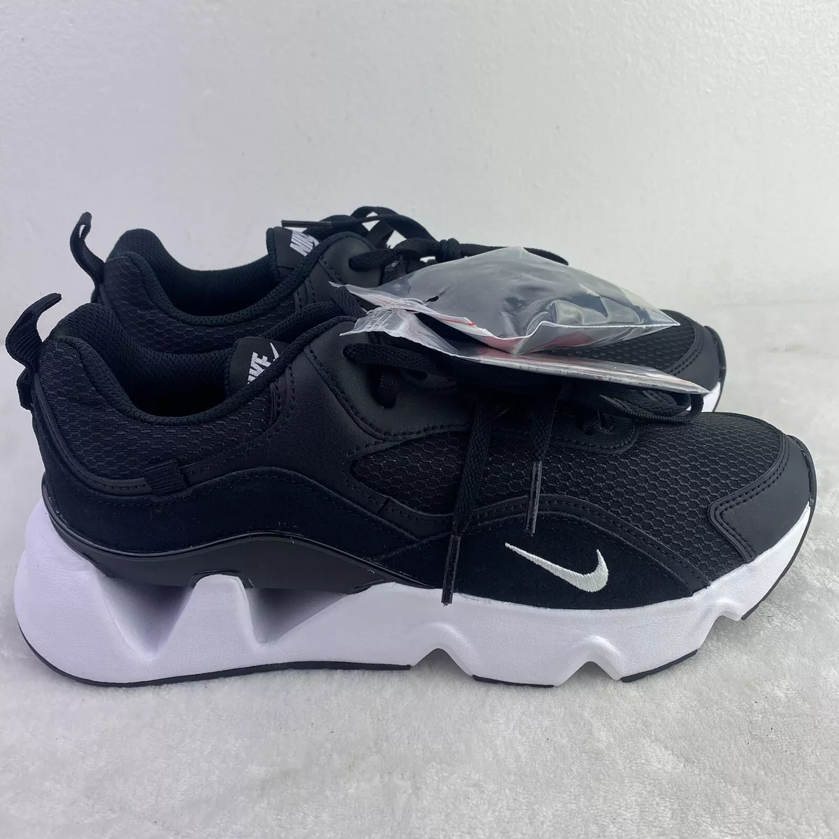 Nike RYZ 365 II Sneakers Women 8.5 Black White Casual Lifestyle Shoes CU4874 001