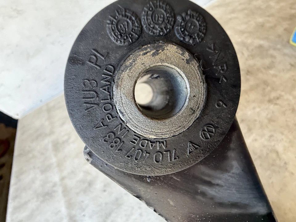 Brazo de control inferior trasero derecho del lado del pasajero Audi Q7 2007-2015 OEM Foto 3 de 4