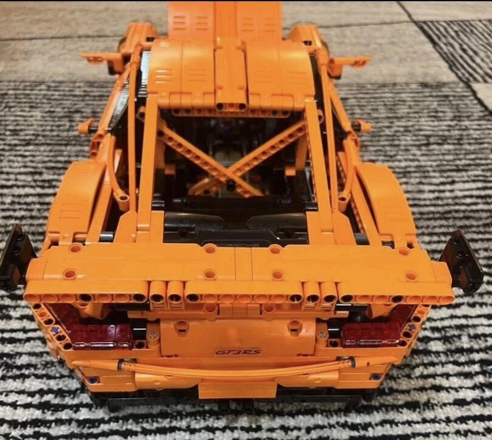 LEGO Technic 42056 Porsche 911 GT3 RS, photo 2 sur 5