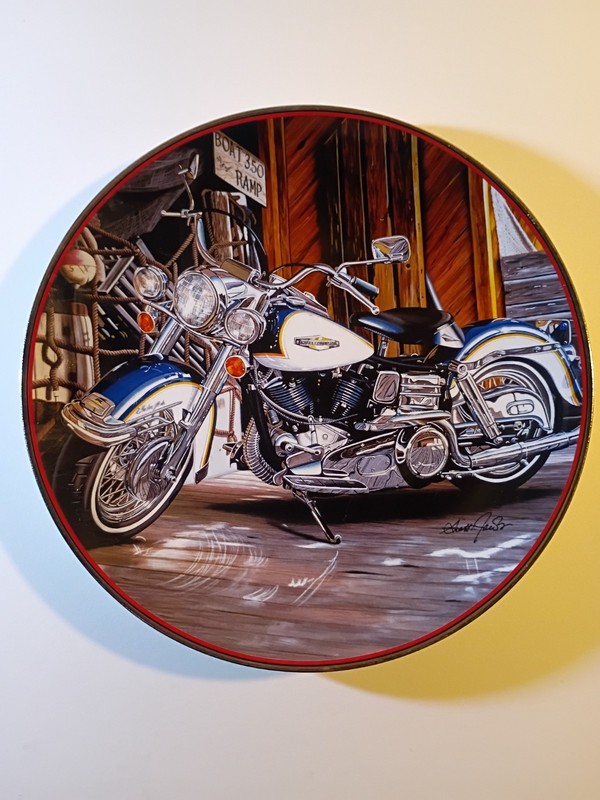 Franklin Mint Harley-Davidson 1968 Electra Glide limited edition fine porcelain