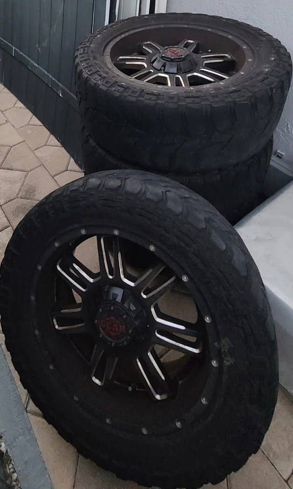 Juego de 4 llantas "Gear". PARA CAMIÓN recomendado: para GMC, CHEVROLET/BUEN ESTADO 20" Foto 2 de 2