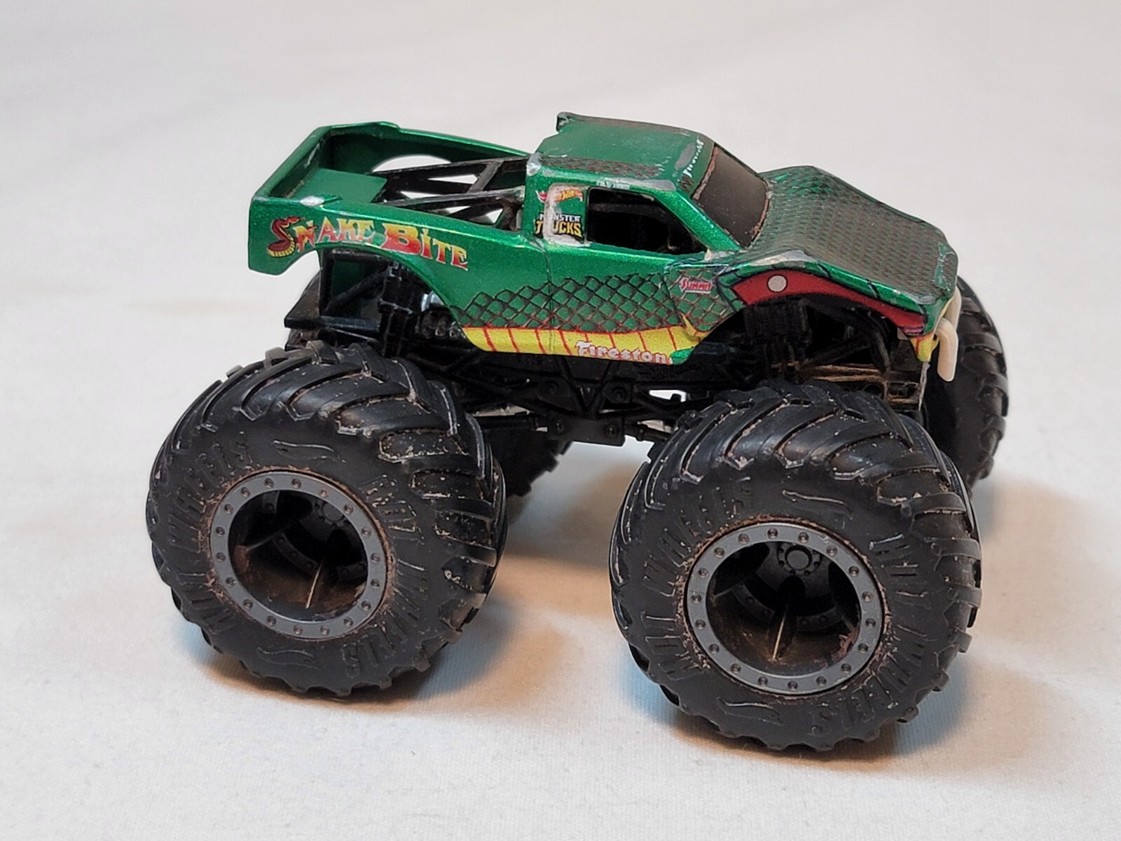 Hot Wheels Monster Jam Trucks Snake Bite Green - Gray Hubs  1:64 Scale