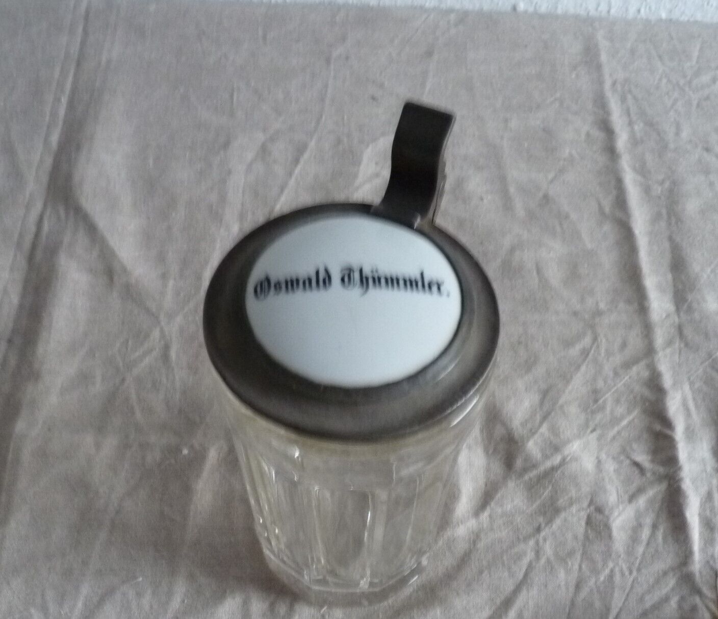alter Bierkrug Glaskrug  Zinndeckel mit Porzellan-Einlage  -   "Oswald Thümmler"