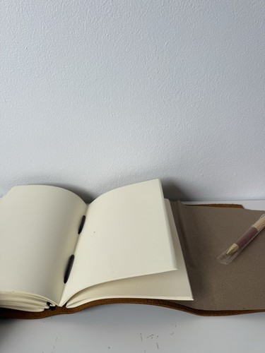 Leather Bound Journal for Men and Women, A5 Handmade Includes Pen Gift Set - Picture 10 of 10