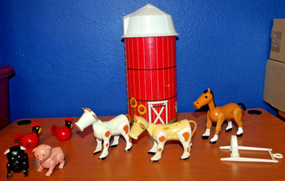 Vtg 1970s FiSHER PRiCE Little People Farm 915 Silo Animals Roosters Harness Lot