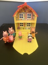 Peppa Pig Grab N' Play House Playset With 6 Figures Fold Carry 8