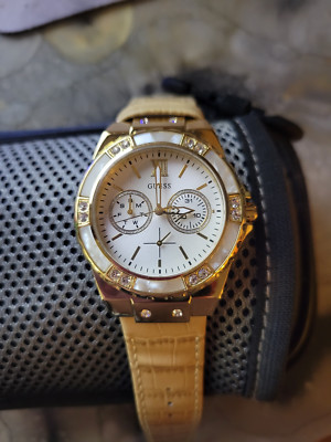 GUESS W0775L2,Ladies Casual,Multi-function,Brand new no box.