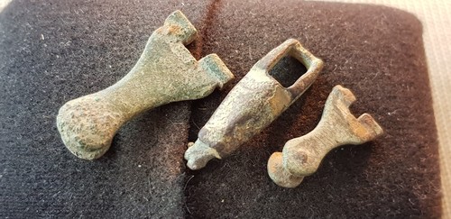 Three nice Medieval bronze strap fittings L63q