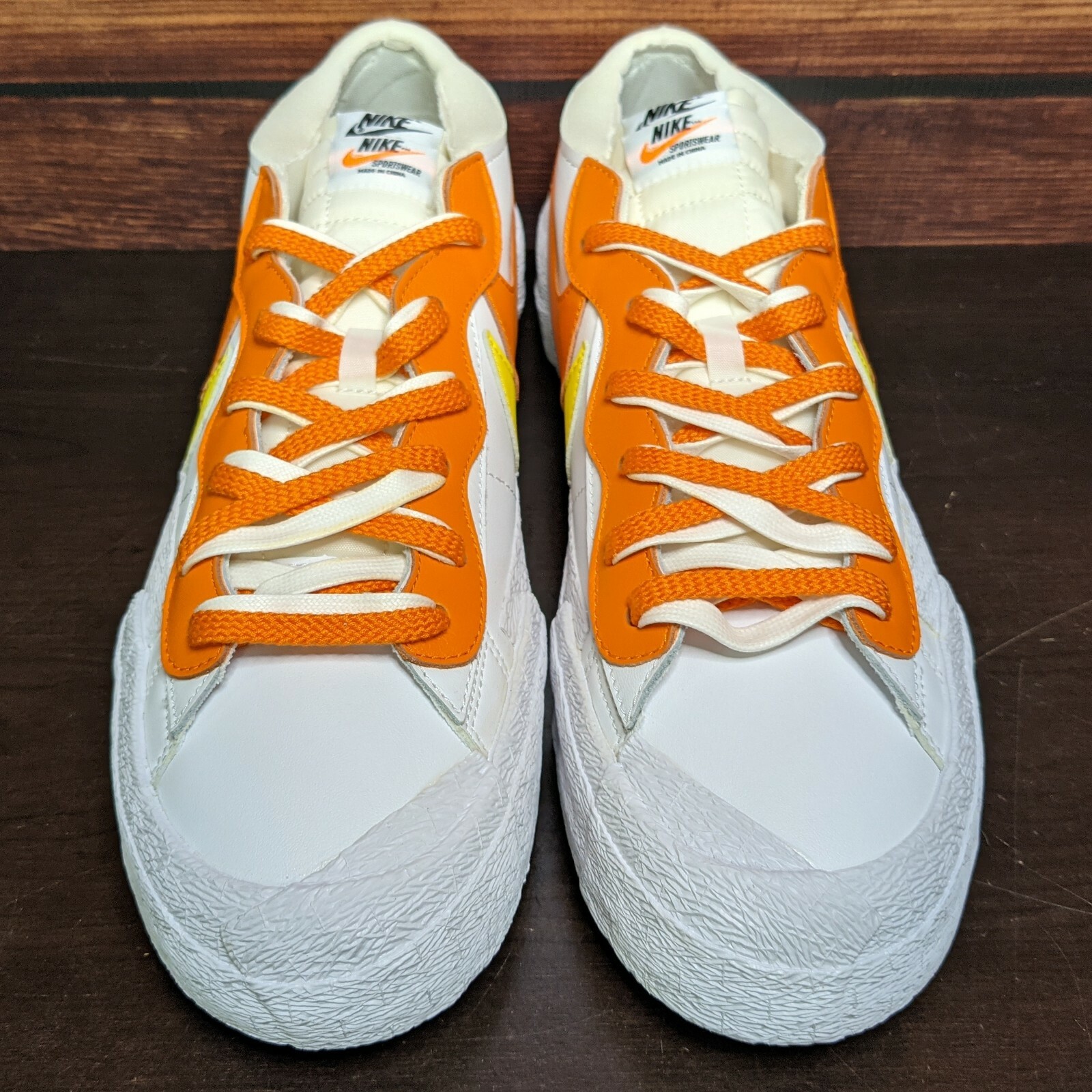SACAI X NIKE Nike Blazer Low x Sacai da uomo 12 scarpe bianche arancione magma DD1877 100