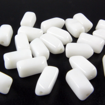25 St. Böhmische Glasperlen 10mm weiße Nuggets Beads zum Basteln Bastelperlen