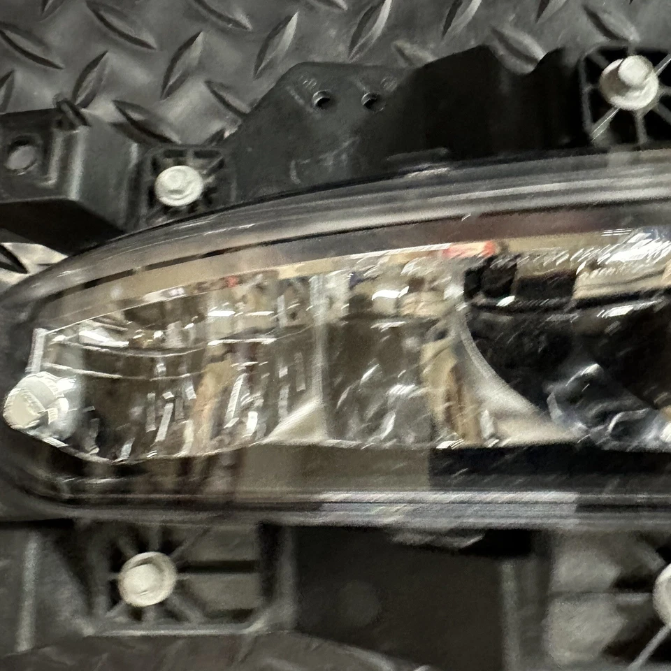 Luz antiniebla delantera derecha 2019-2021 OEM para RAM 1500 LED 68384318AA MOPAR Foto 3 de 4