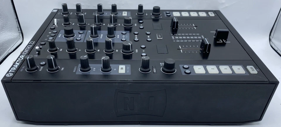 Native Instruments NI Traktor Kontrol Z2 DJ Mixer Controller with Decksaver - Image 3 of 4