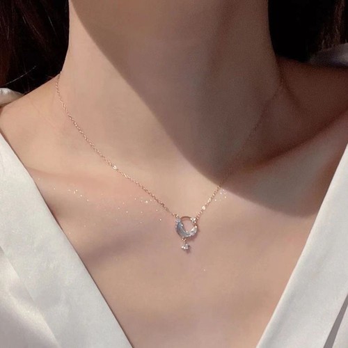 Collier Pendentif Chat avec Pierres Précieuses