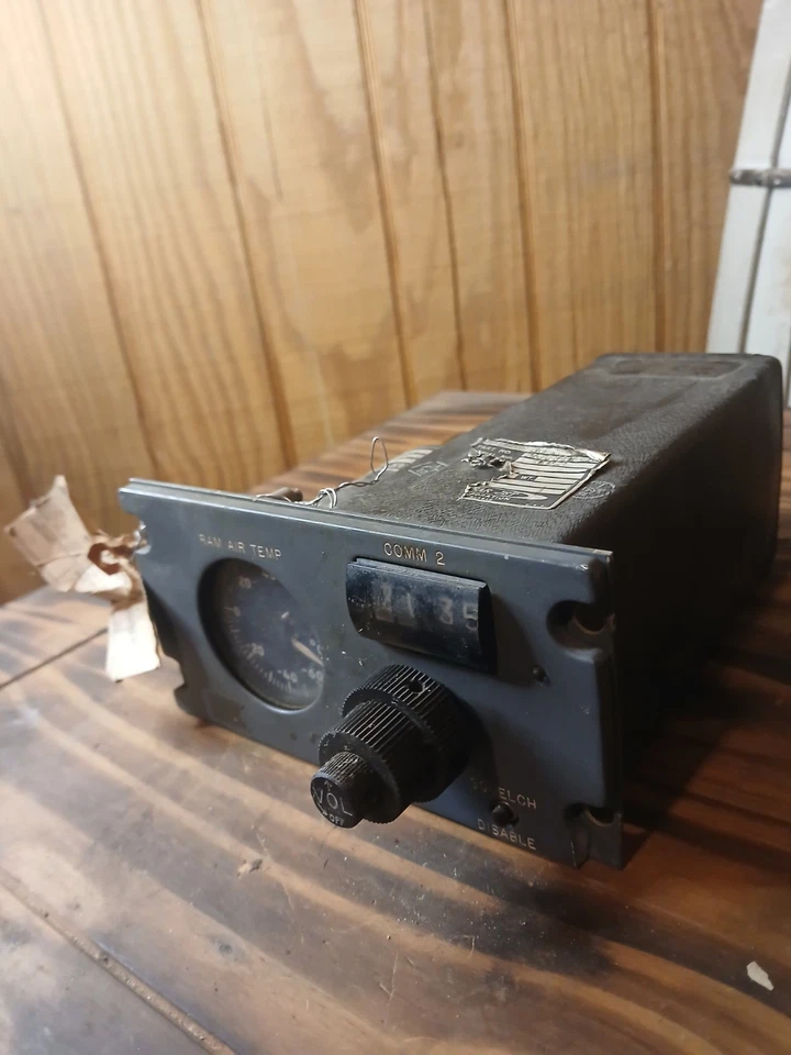 盖茨 Learjet Ram 空气温度指示器和 Comm 2 控制组件。 二手 — 第 2/3 张图片