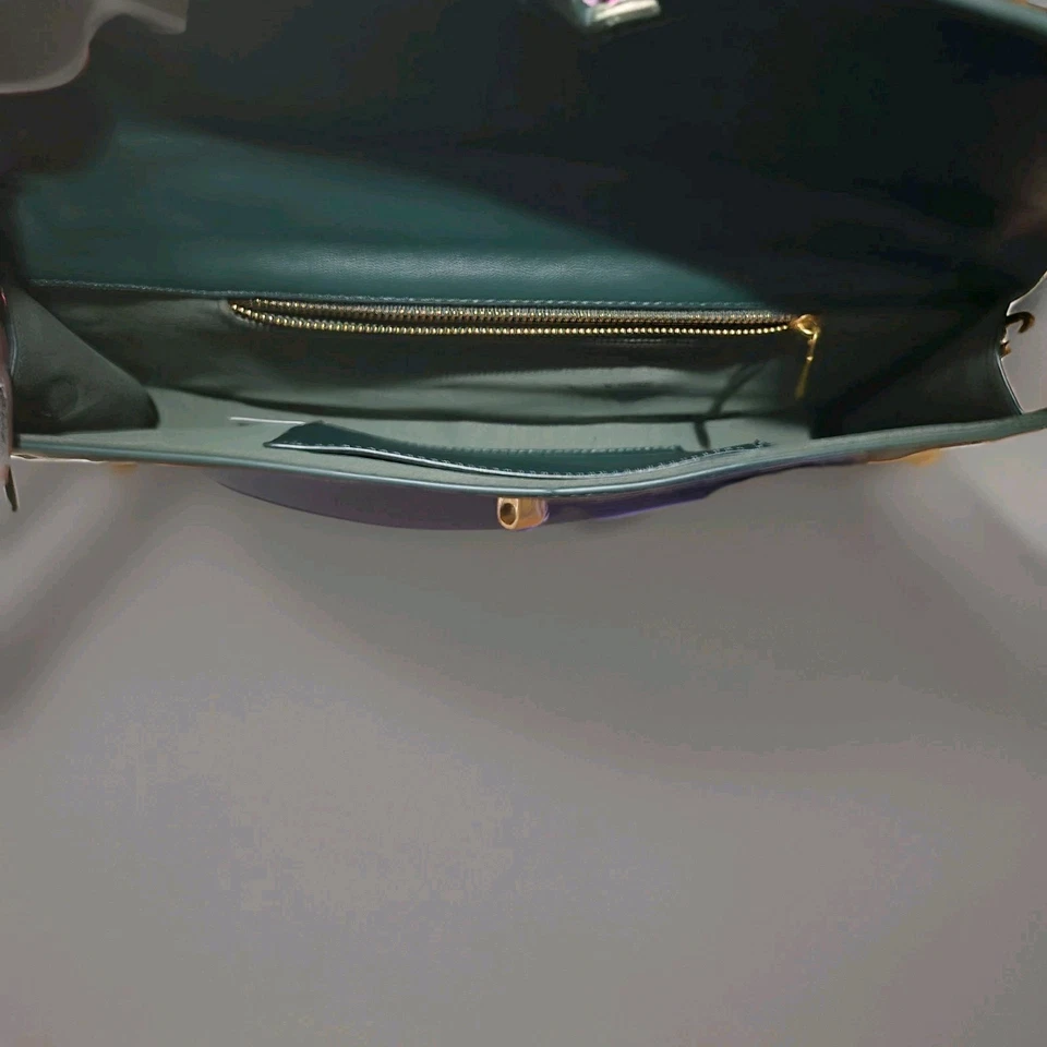 Bolso sin asas vintage de cuero tejido verde con cierre de palanca en tono dorado Foto 4 de 4