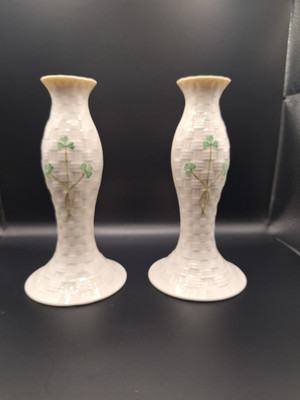Paar irische Belleek Porzellan Kerzenständer Korbgeflecht Muster 7,5 Zoll hoch