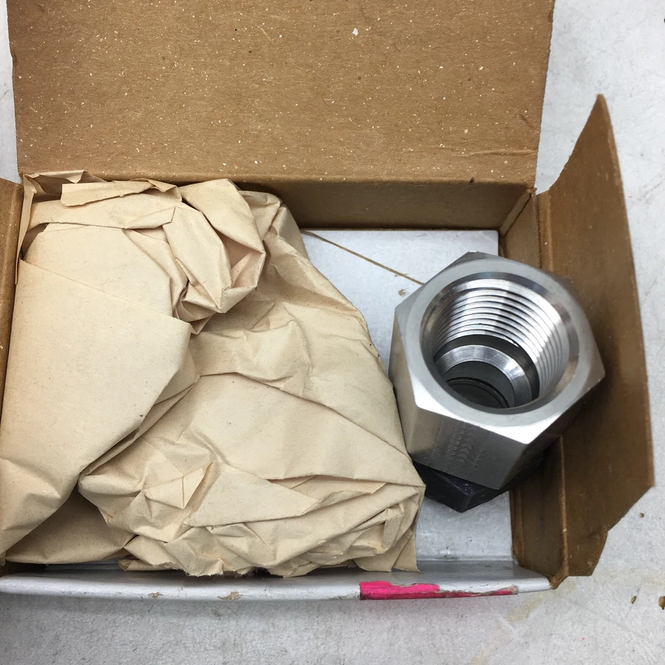 NEW BOX OF 1 PARKER 10-8 GBZ-SS CPI FEMALE PIPE ADAPTER 5/8" TUBE X 1/2" NPT - Image 3 of 4