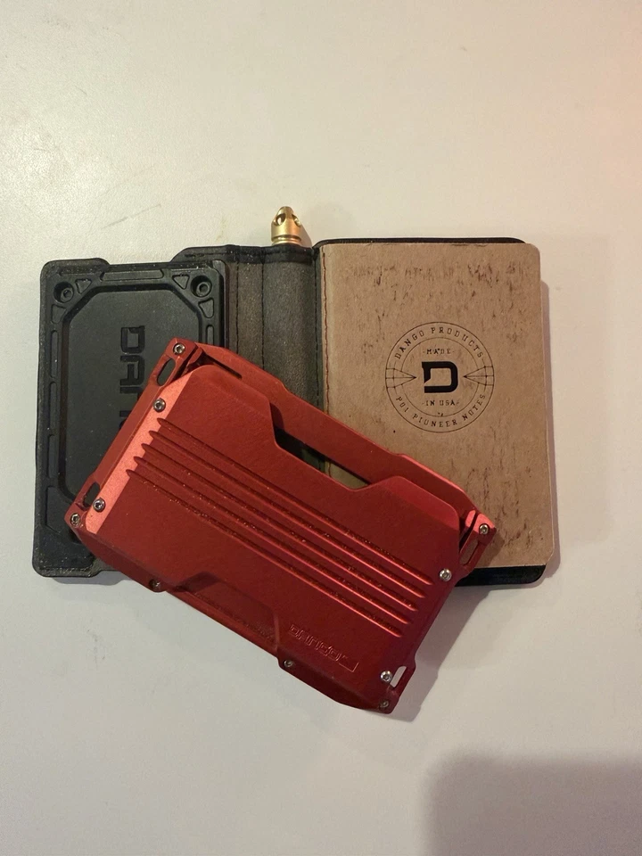 Cartera plegable Dango D03 Dapper cuero negro, chasis de aluminio plateado Foto 4 de 4