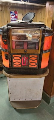 vintage 1939 Rock-Ola Model CM39 Luxury Lightup tabletop jukebox
