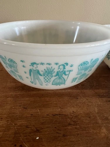 New ListingPyrex Amish Butterprint  403   2 1/2qts mixing bowl