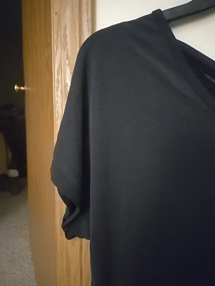 Nuevo sin etiquetas Top Pink Republic Clásico Negro Cuello en V Cruzado Manga Corta M Mediano! Foto 3 de 4