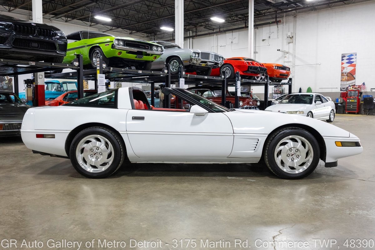 1995 White Chevrolet Corvette   | C4 Corvette Photo 9