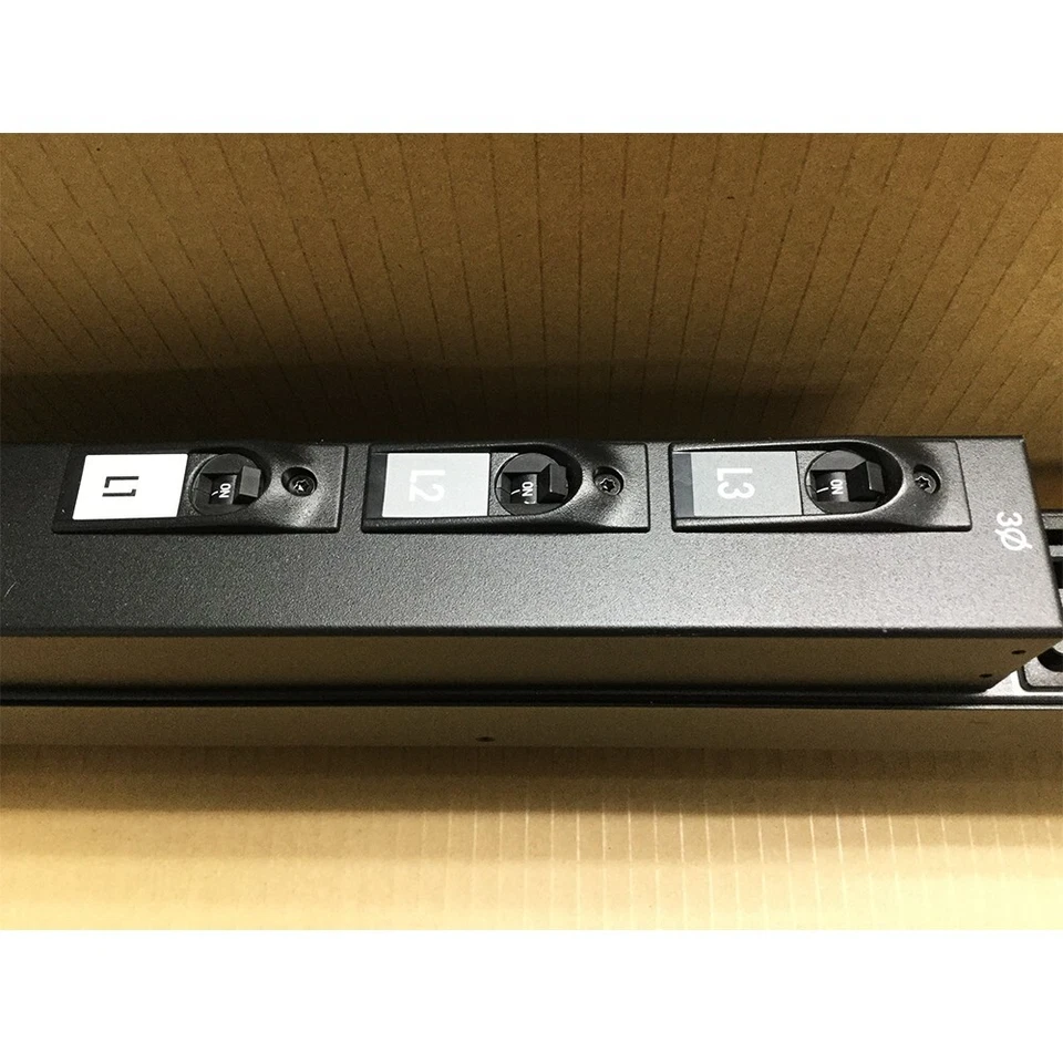 Nuevo L21-30P Medido 18xC13 3xC19 3x5-20R 3Ph 208V 8,6 kVA HP D9N53A PDU 24 Tomas Foto 3 de 4