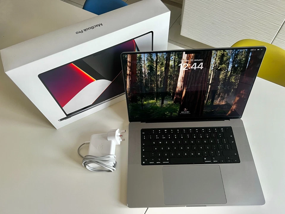 Apple MacBook Pro 16" M1 Pro · 32GB · 2TB, photo 1 of 5