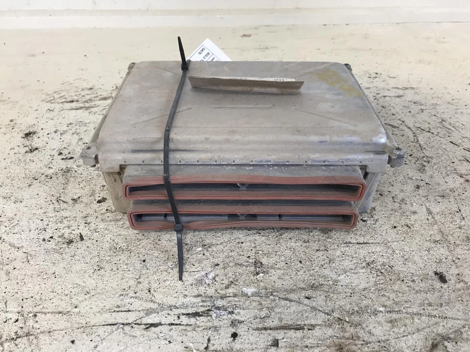 Módulo de control del motor usado (ECM) se adapta a: camioneta Chevrolet Silverado 2500 2004 Elec Foto 3 de 4