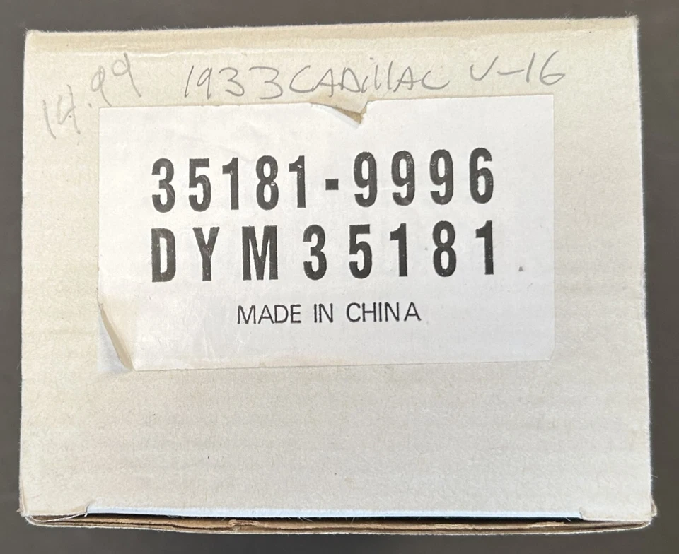 Matchbox Cars of Yesteryear 1933 Cadillac DYM35181 452 V16 - 47454 - Green Color - Image 4 of 4