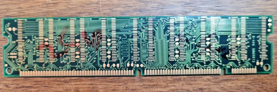 1 x (8 x HYB39S64800BT-8) Infineon 64MB PC100 100MHz 168-pin DIMM SDRAM - Image 2 of 3