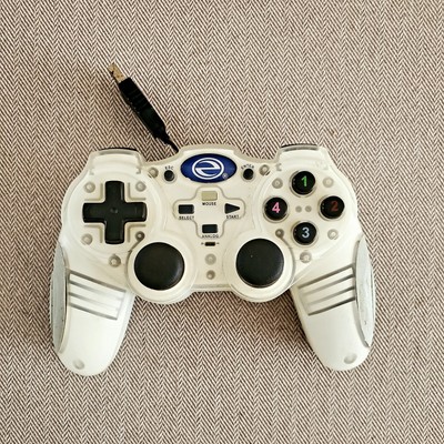 Game Elements Recoil GGE909 White USB Game Controller