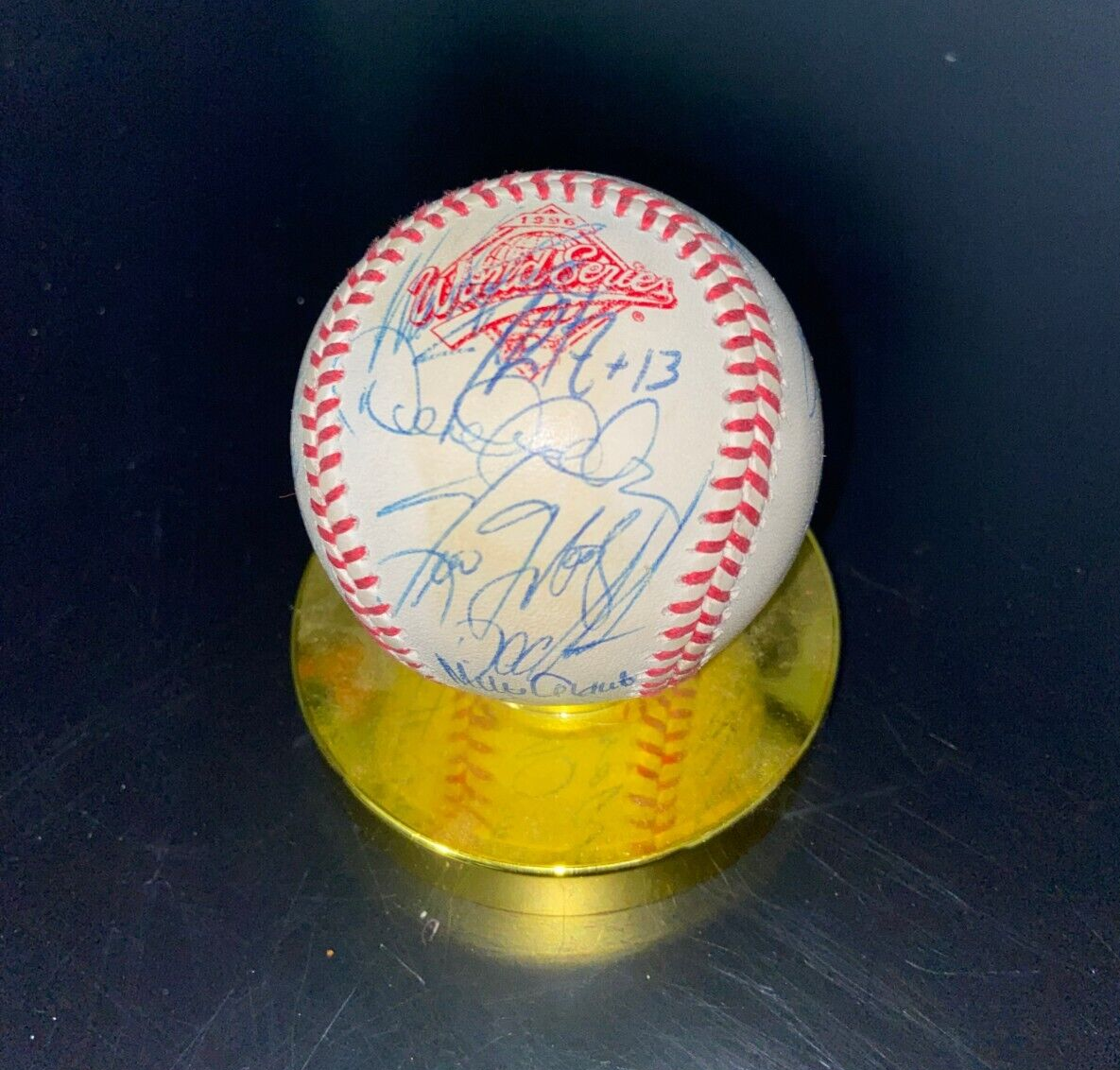 New York Yankees 1996 WORLD SERIES TEAM SIGNED RAWLINGS BASEBALL
