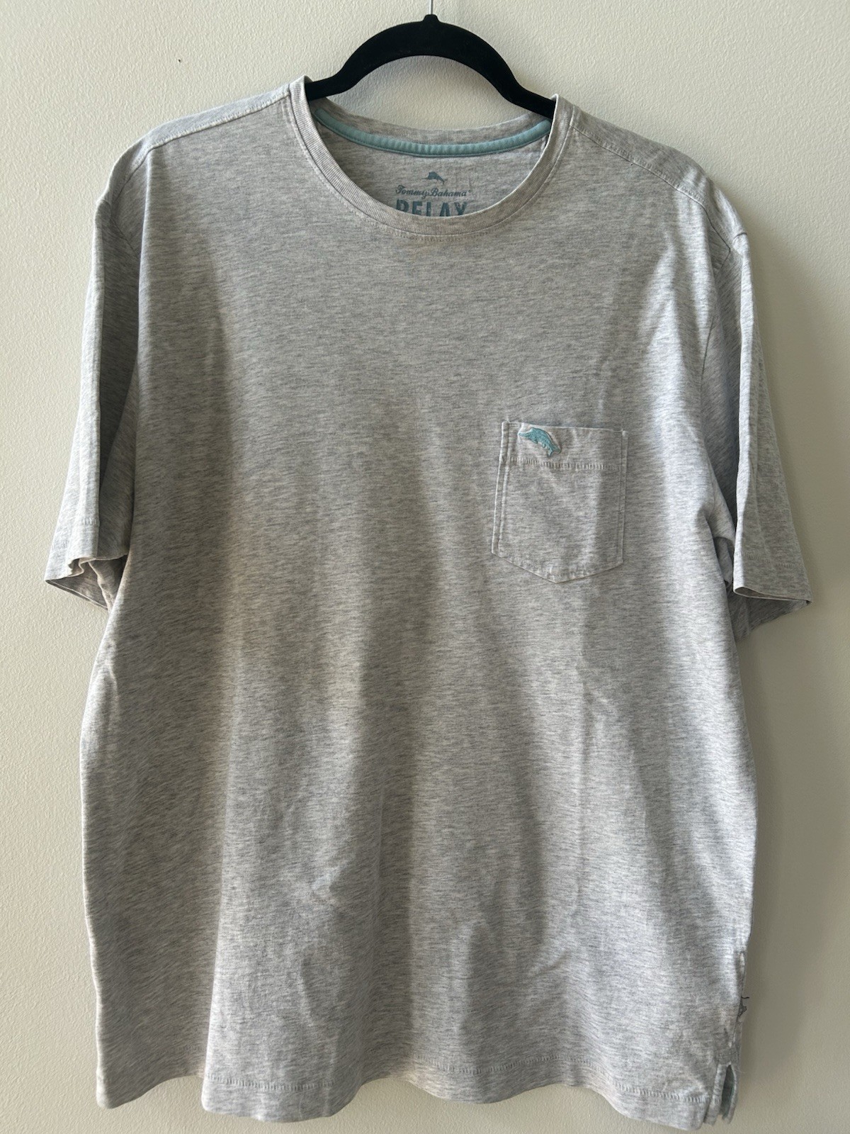 Tommy Bahama Men's Medium M 100% Cotton Light Gray Relaxed Logo Pocket T Shirt