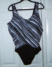 Lands' End Tugless One Piece Swimsuit Plus Size 24 NWT