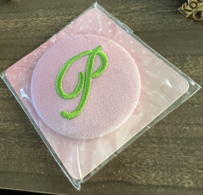 Monogramed Pocket Purse Luggage Emblem Green Embroidered Letter ''P'' Brooch