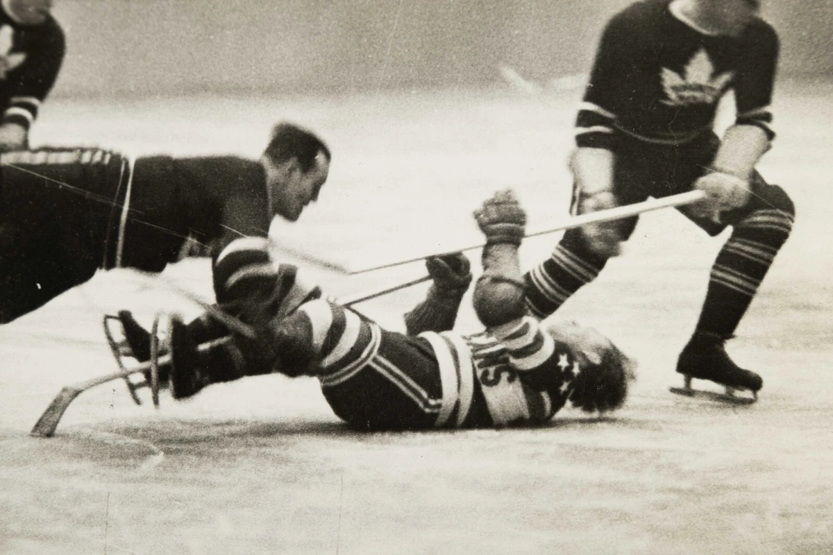 Hockey Made Simple - Cross Checking