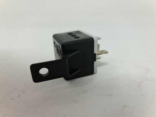 MALAGUTI FIFTY RELÈ RELAY 12V 20 30 AMPERE ORIGINALE MALAGUTI FIFTY 02500200 - Foto 4 di 7