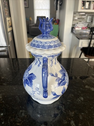 Bombay Chinese Blue & White Porcelain Handled Urn With Lid 12 Inches High EUC - Picture 8 of 8