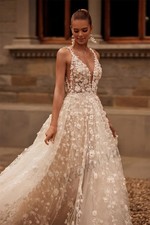 Princess Lace Wedding Dresses Cubic Floral Bride Deep V-neck Spaghetti Straps