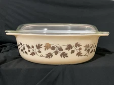 Vintage Pyrex Golden Acorn Oval Casserole Dish 045  945c Lid Promotional 2.5Q