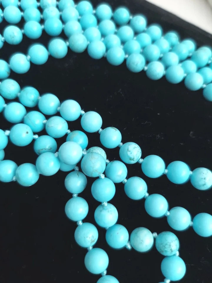 Collar de cuentas de piedra Howlita extremadamente largo en turquesa Foto 3 de 4