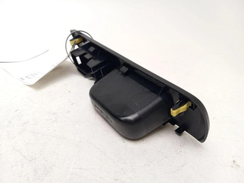 2012 - 2019 TOYOTA PRIUS REAR RIGHT WINDOW SWITCH BEZEL 42106  - Изображение 3 из 4