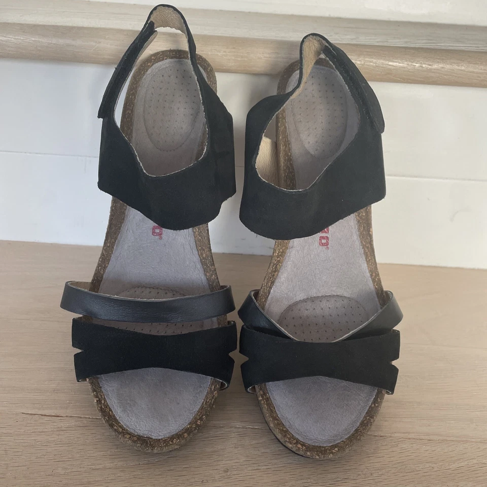 Zapatos Sandalias Tsubo Talla 8.5/39.5 EUNilanti Negro Gamuza Cuña Ajustable Espalda NUEVO Foto 4 de 4